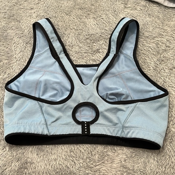 Lot of three Nike sports bras - Picture 9 of 10